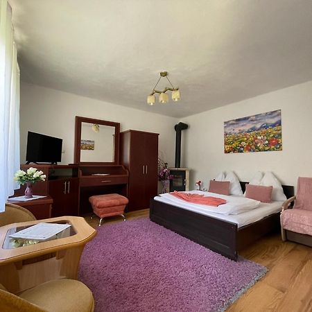 Apartmany Pod Troma Korunami Červený Kláštor Esterno foto